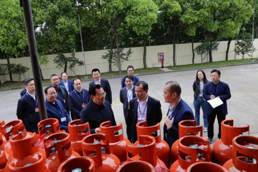 宁波市委副书记、市长裘东耀莅临丰光储配站进行检查指导.png