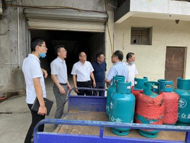 四方联动打击液化气非法经营.png