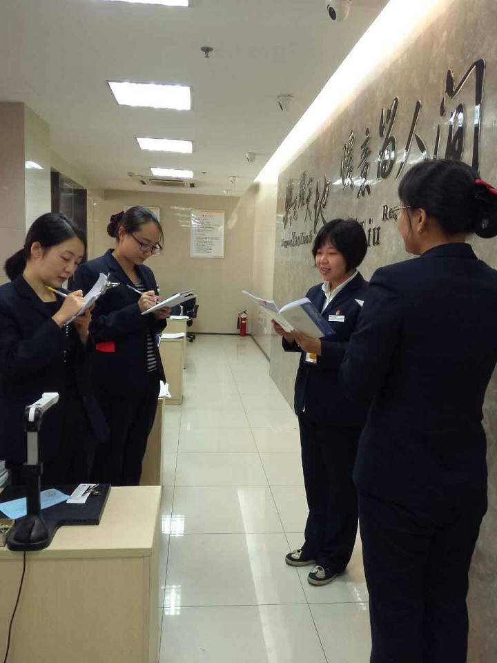 开小组会.jpg